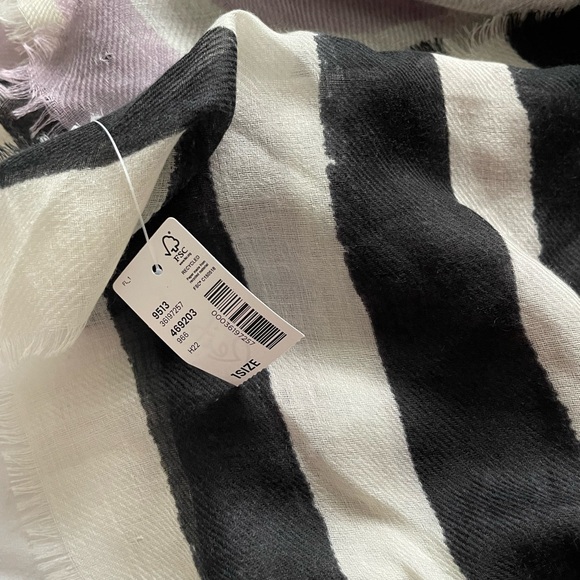 Reitmans Floral Patterned Scarf - Picture 2 of 3